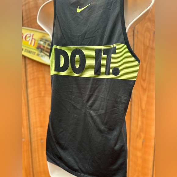 Nike Graphic Tee Tank Size Small - Picture 2 of 6